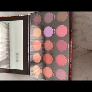 Eye shadow pallet